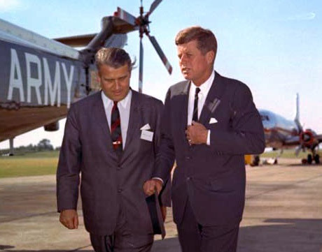Wernher von Braun och John F. Kennedy 1963.