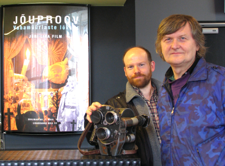 Författaren och filmregissören Jüri Lina (till höger) med regiassistenten Steve Ahlberg. Bilden är från en tidigare filmpremiär i Tallinn.