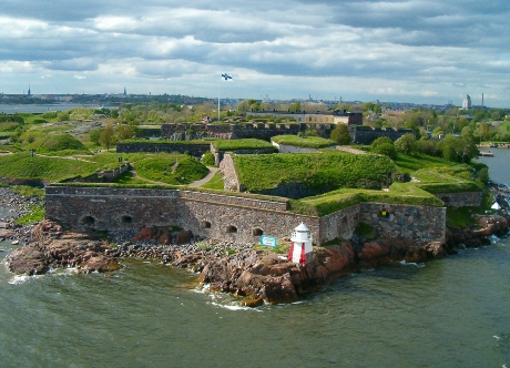 Sveaborgs fästning gavs upp utan strid 1808, vilket gjorde finnarna till ryska undersåtar.