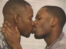 gays-kissing