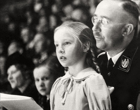 Heinrich Himmler och hans dotter Gudrun.