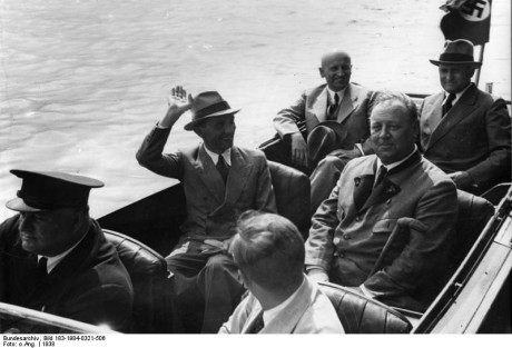 Joseph Goebbels och Emil Jannings under en båtresa i Wolfgangsee 1938.
