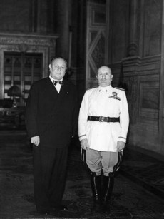 Som representant för tysk film fick Jannings 1941 göra ett besök i Italien hos en annan beundrare, Benito Mussolini.