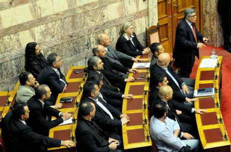 Gyllene gryning i det grekiska parlamentet.