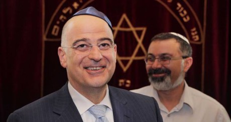Även Nikos Dendias, ”minister för allmän ordning och försvar av medborgarna” och en av regissörerna till tillslaget mot Gyllene gryning har visat sin lojalitet mot det judiska folket.