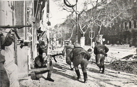 Sovjetiska soldater under striderna i Budapest