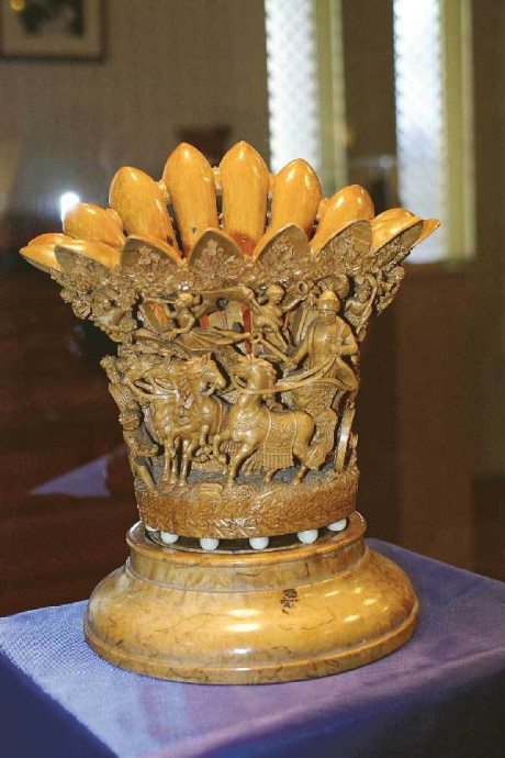 Urna med motiv av Napoleons triumfvagn. Urnan tillhörde kung Karl XV.
