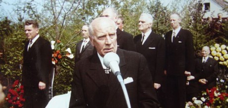 Willhelm Bittrich vid Sepp Dietrich begravning