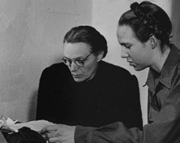 Margarete och Gudrun Himmler under Nürnbergrättegångarna-.