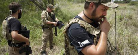Civila amerikaner patrullerar gränsen för att stoppa "amerikaner-i-väntande".