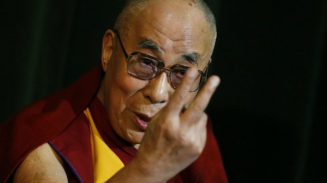 Europa har tagit emot för många flyktingar, menar Tibets andlige ledare.