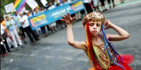 https://www.nordfront.se/wp-content/uploads/2017/11/gay-pride-ny-2015-drag-queen-boy.jpg